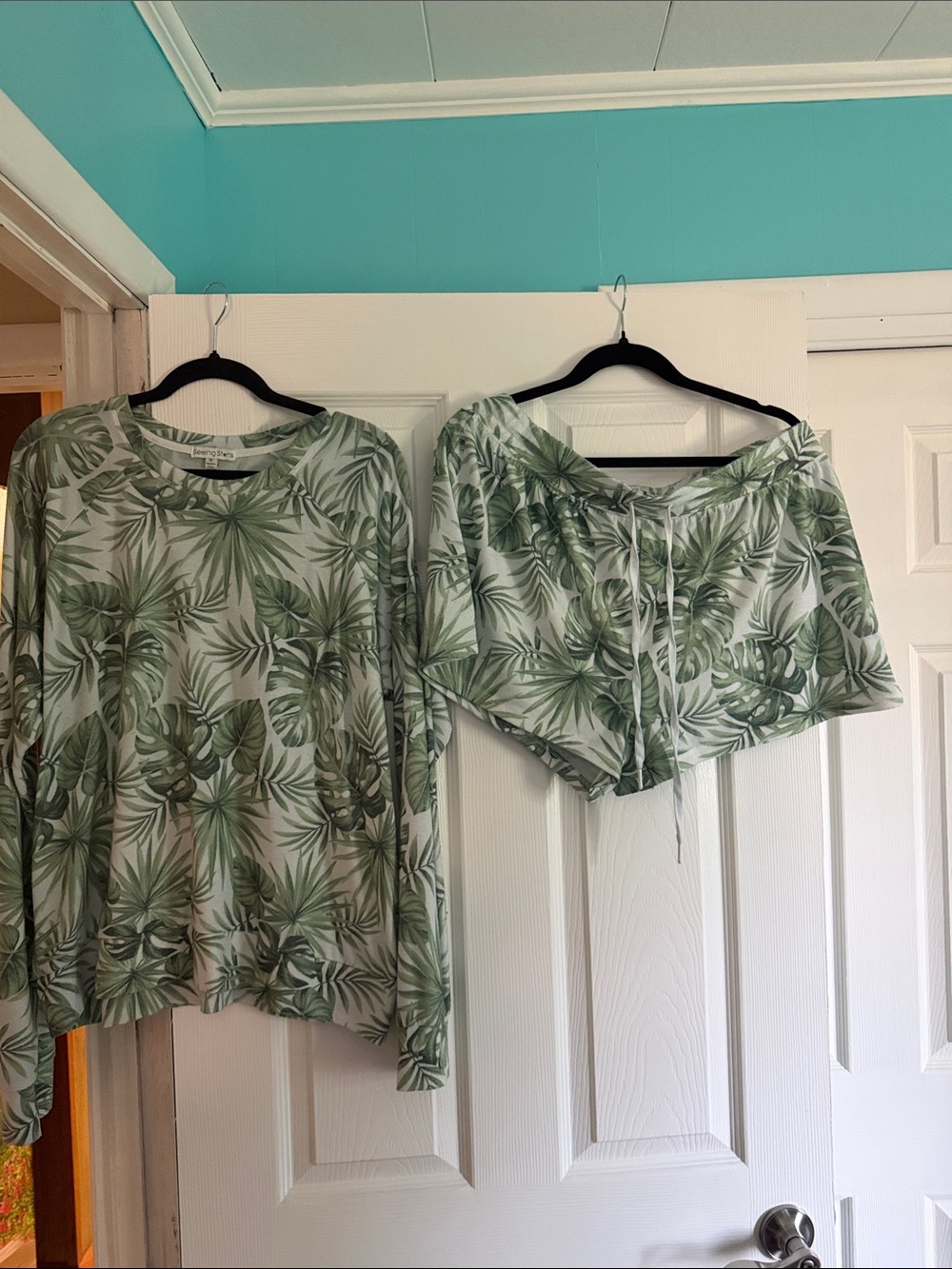Leaf Pattern XL Women’s Long Sleeve w/ Shorts Pajama Set